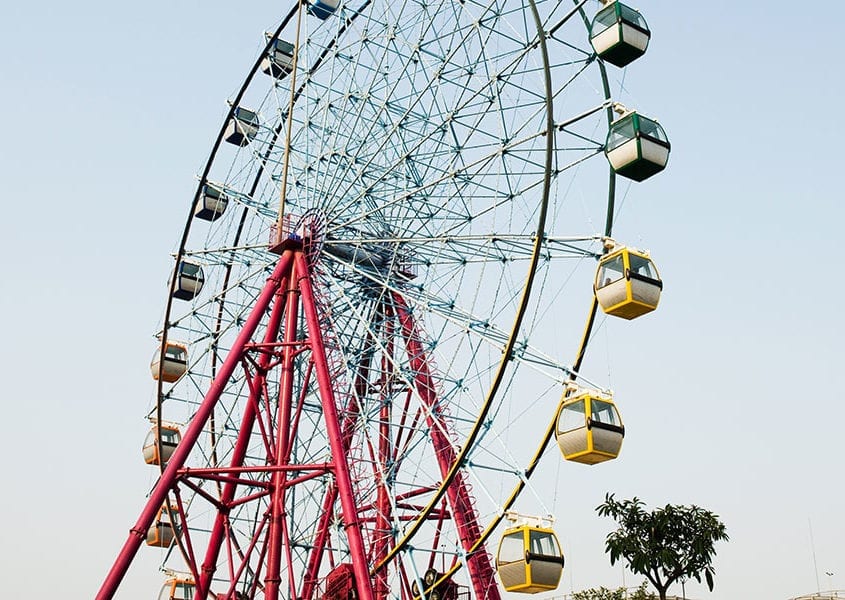 amusement park ferris wheel high wind risk control
